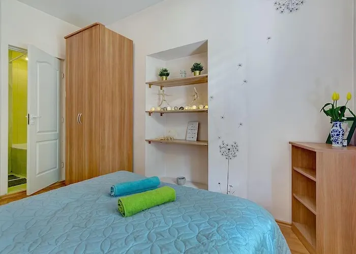 Private Entrance-2 Rooms-Old Town- Free Parking